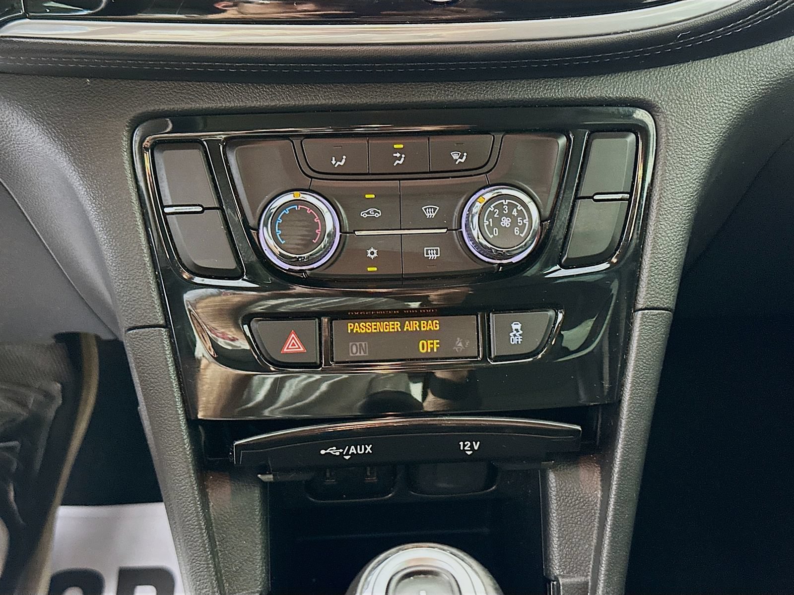 Used 2021 Buick Encore Preferred FWD image 16