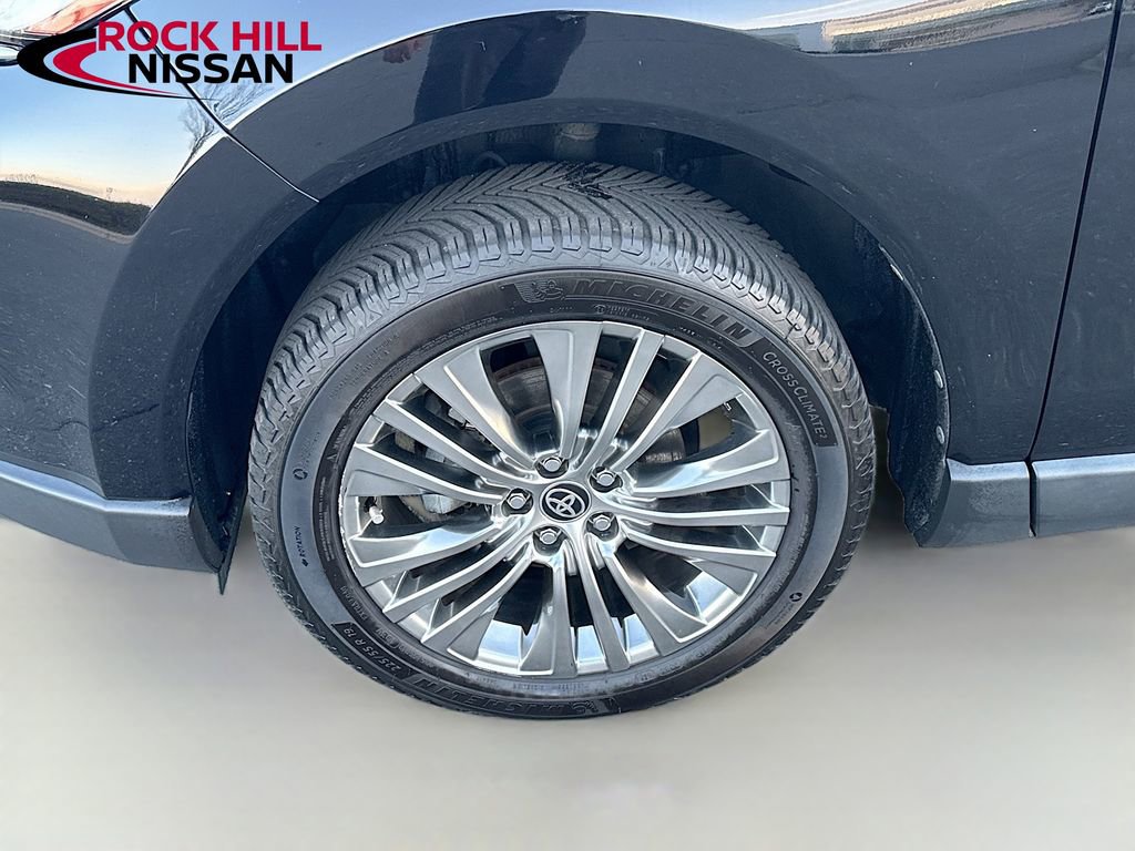 Used 2021 Toyota Venza XLE image 26