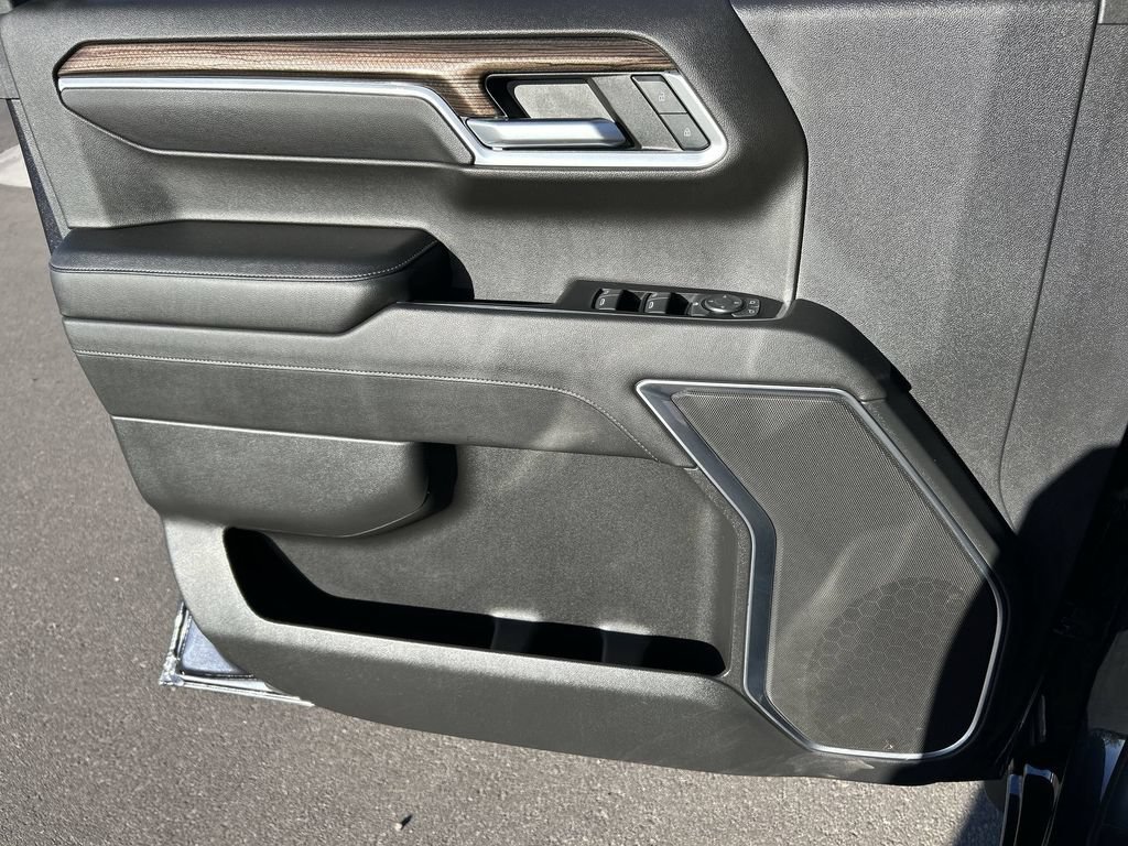 Used 2022 Chevrolet Silverado 1500 LT AWD/4WD image 22