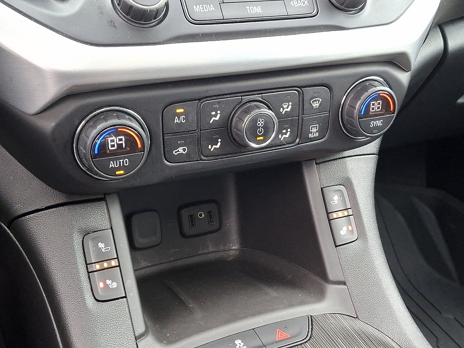 Used 2019 GMC Acadia SLT w/ LPO, Floor Liner Package image 17