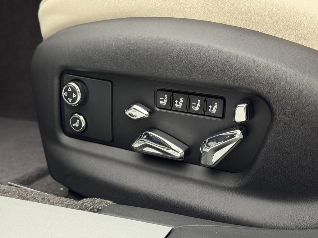 New 2026 Bentley Flying Spur Plug-In Hybrid image 8