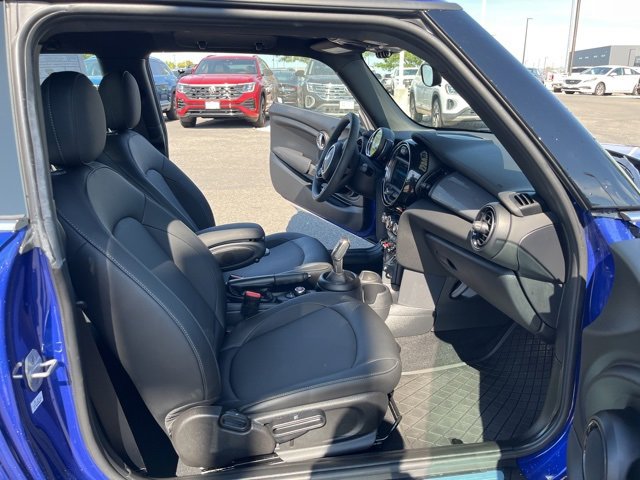 Used 2021 MINI Cooper 2-Door Hardtop image 19