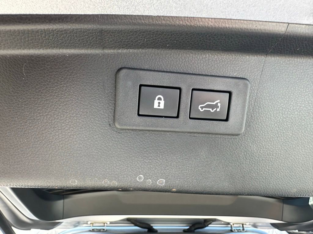 Used 2025 Subaru Outback Premium image 8