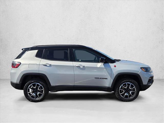 Used 2024 Jeep Compass Trailhawk AWD/4WD video 4