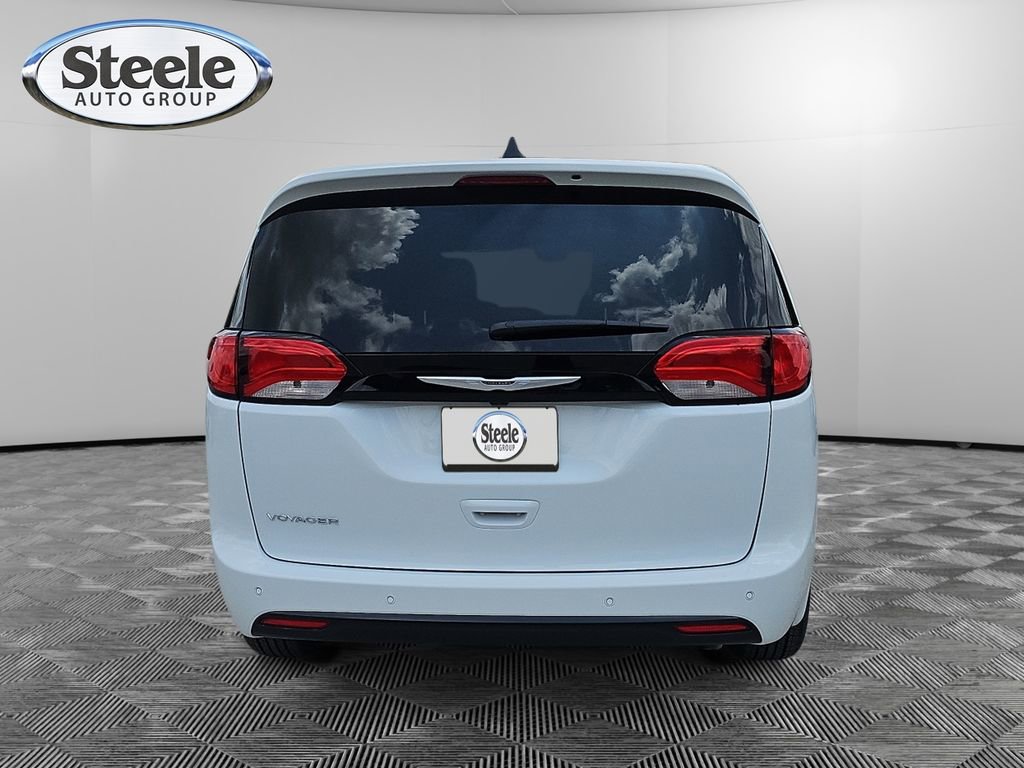 New 2025 Chrysler Voyager LX image 4