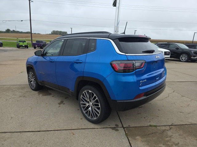 Used 2023 Jeep Compass Limited w/ Elite Group AWD/4WD image 6