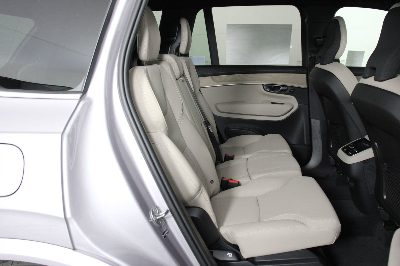 New 2026 Volvo XC90 B5 Plus w/ Protection Package image 11