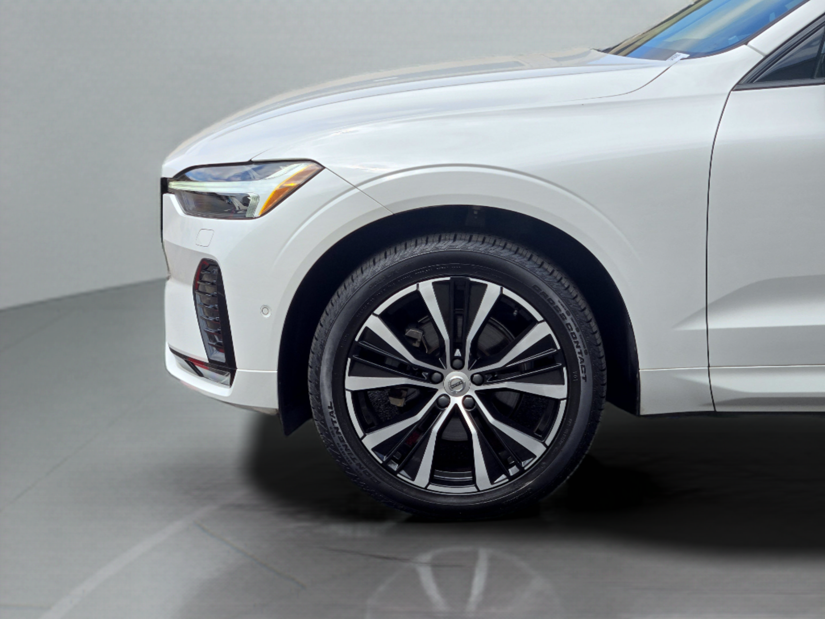 Used 2024 Volvo XC60 B5 Plus w/ Protection Package Premier AWD/4WD image 36