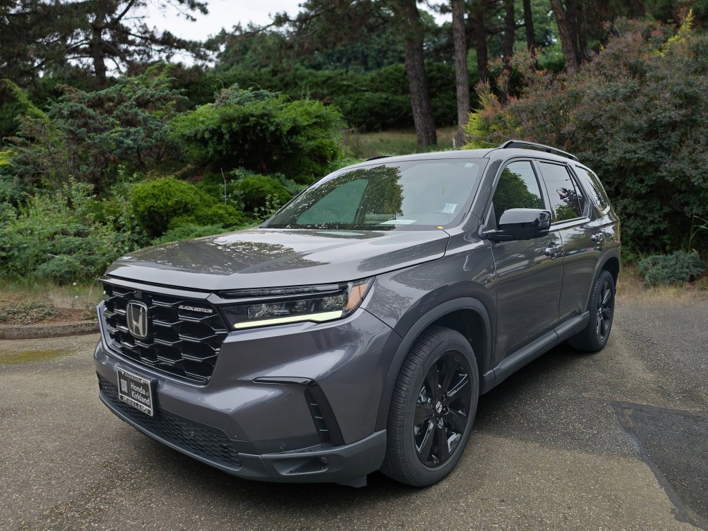 Used 2025 Honda Pilot Black Edition image 3
