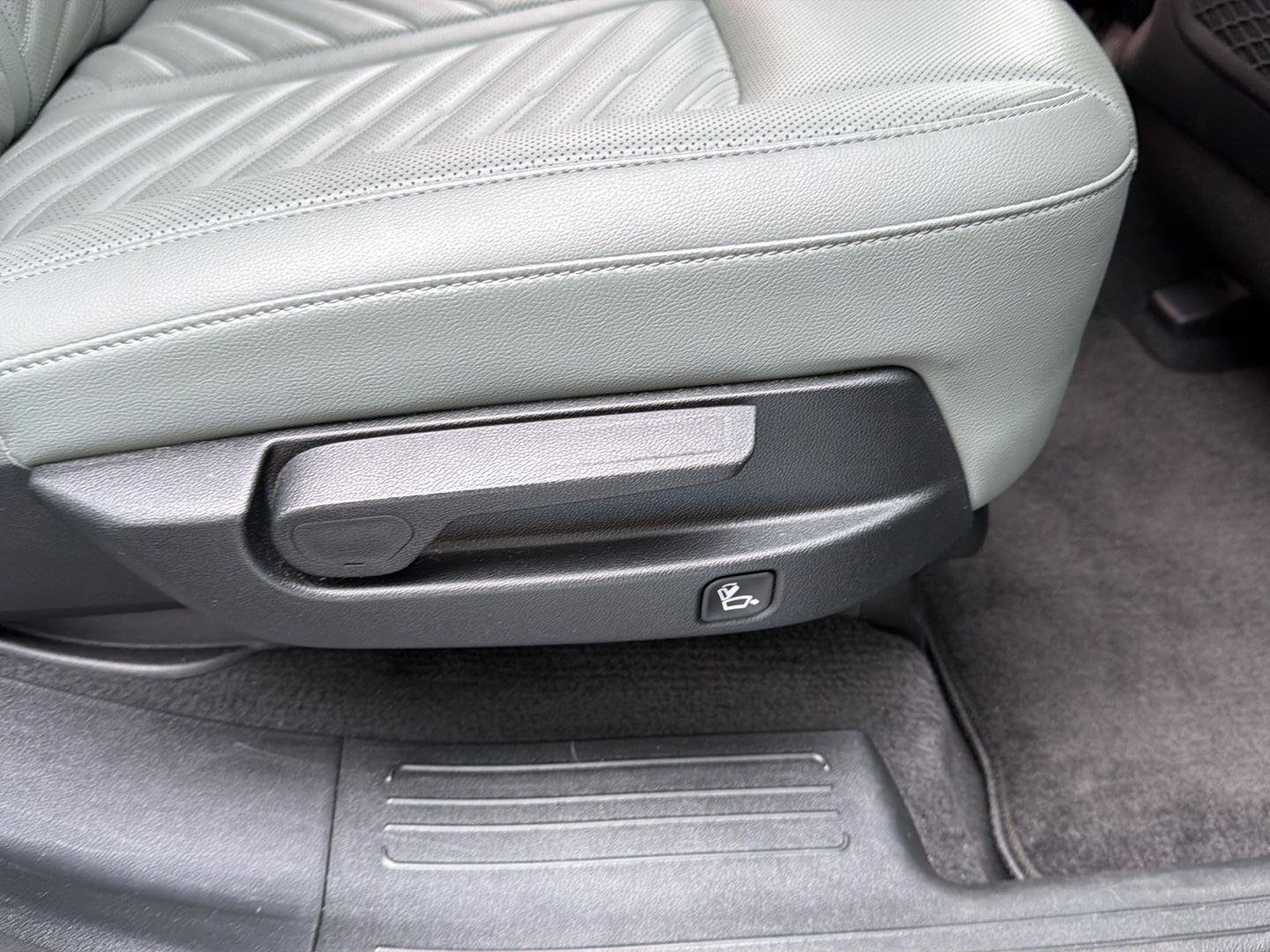 Used 2024 Kia Sorento SX Prestige w/ Sage Leather Package image 17