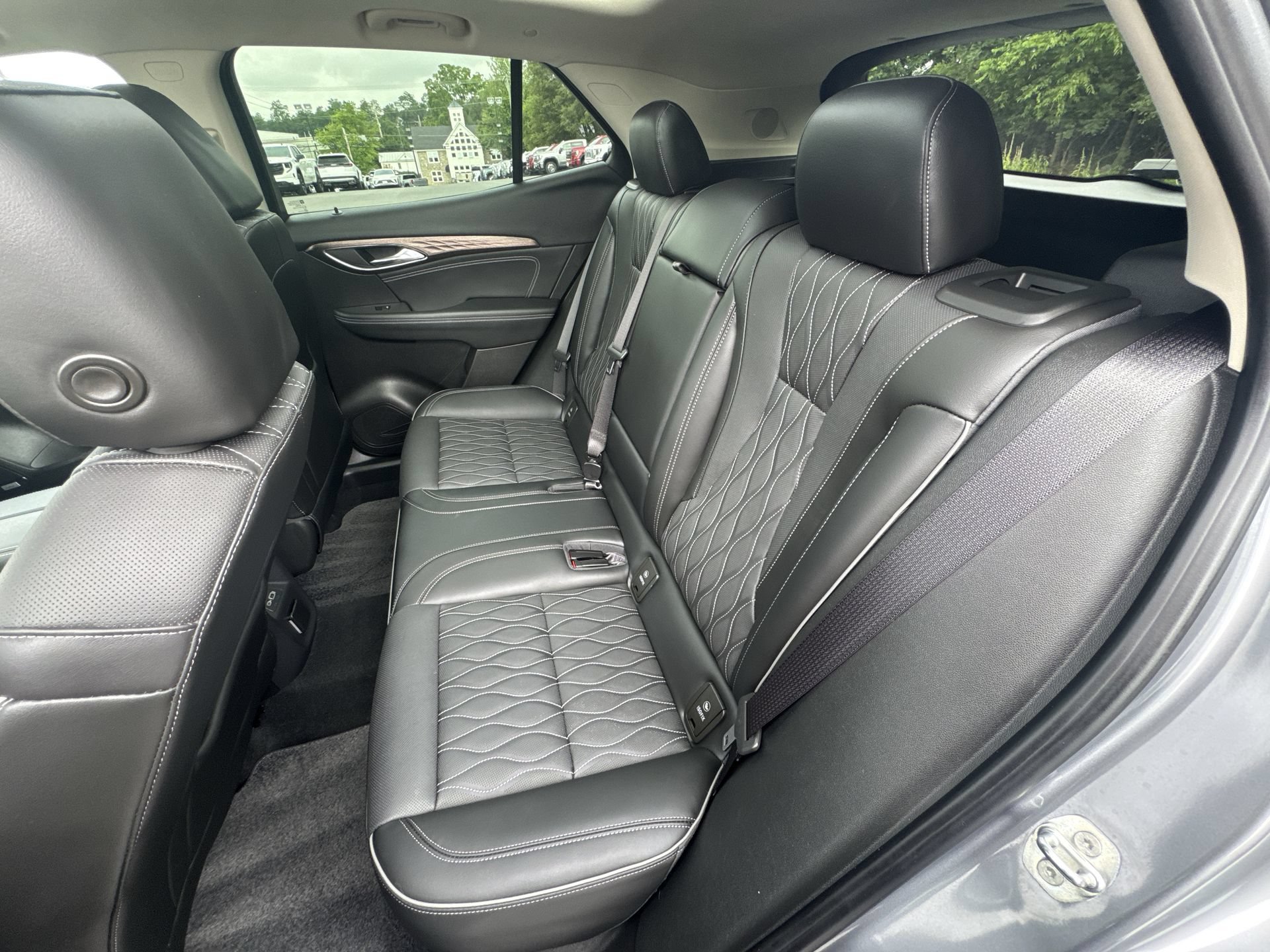 Used 2022 Buick Envision Avenir w/ Technology Package II AWD/4WD image 25