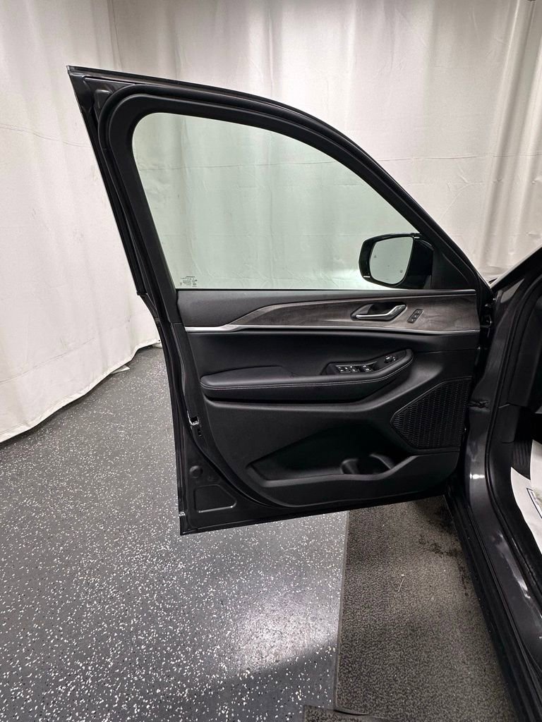 New 2025 Jeep Grand Cherokee Limited w/ Trailer Tow Package image 11