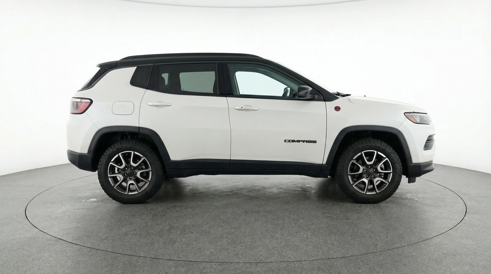 Used 2025 Jeep Compass Trailhawk AWD/4WD image 11