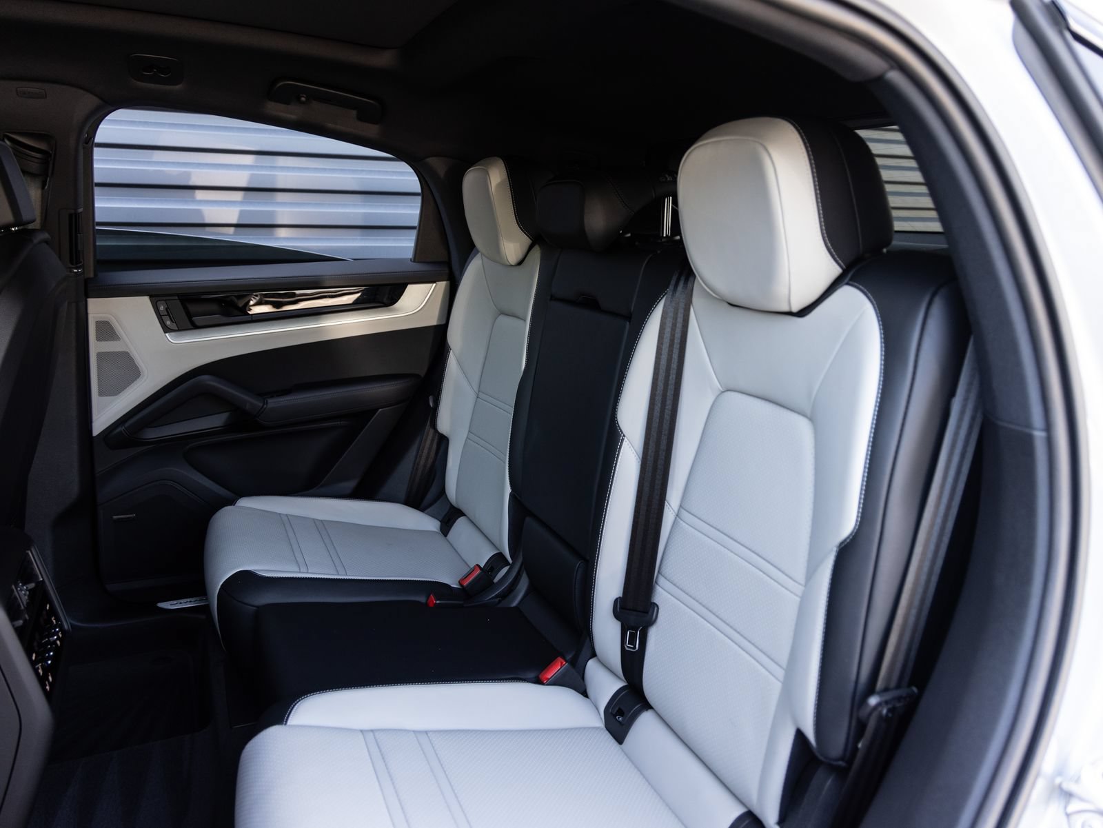 New 2026 Porsche Cayenne Coupe AWD/4WD image 27