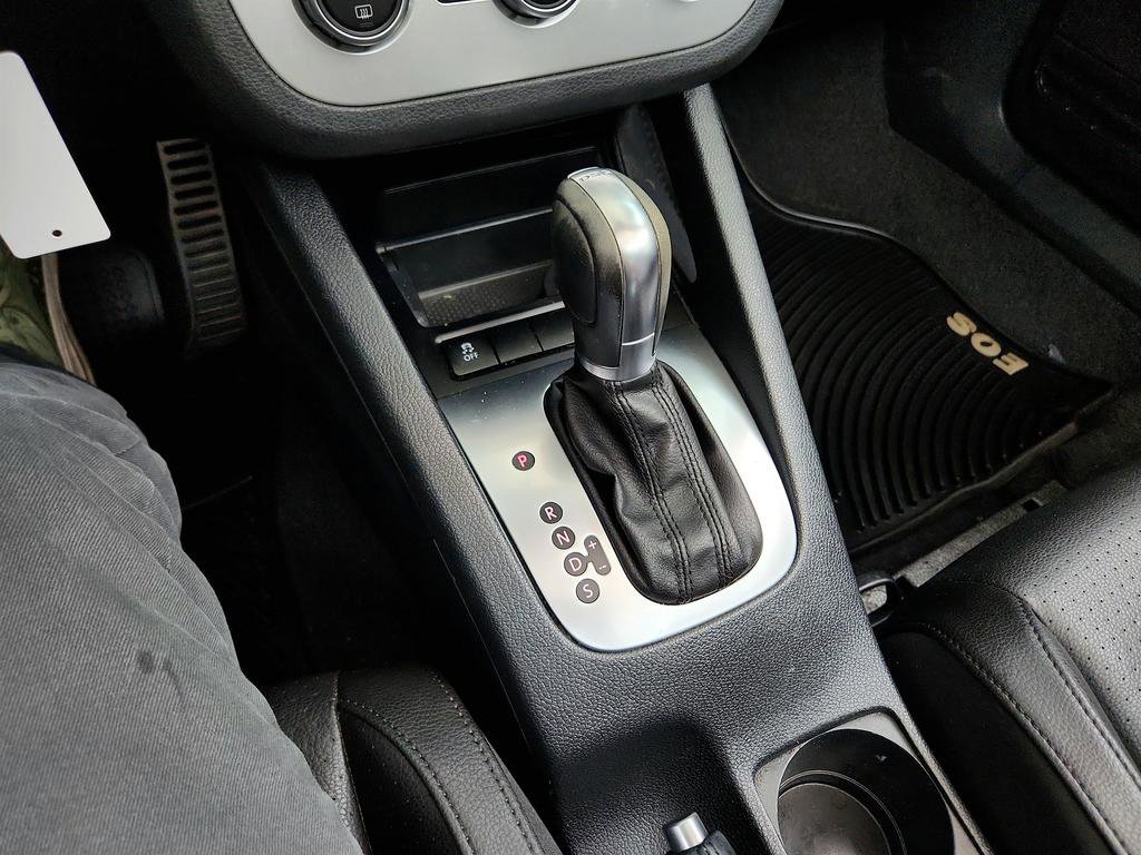 Used 2013 Volkswagen Eos w/ Sport Package image 17