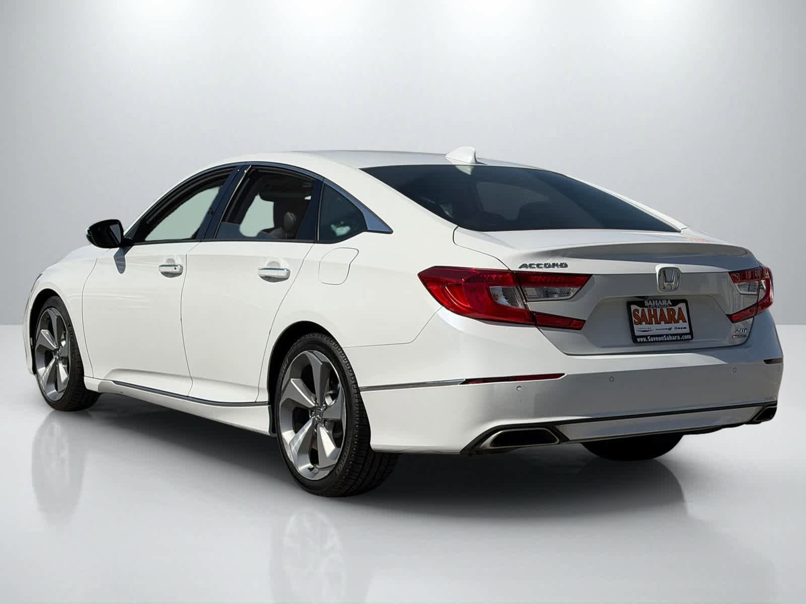 Used 2018 Honda Accord Touring image 4