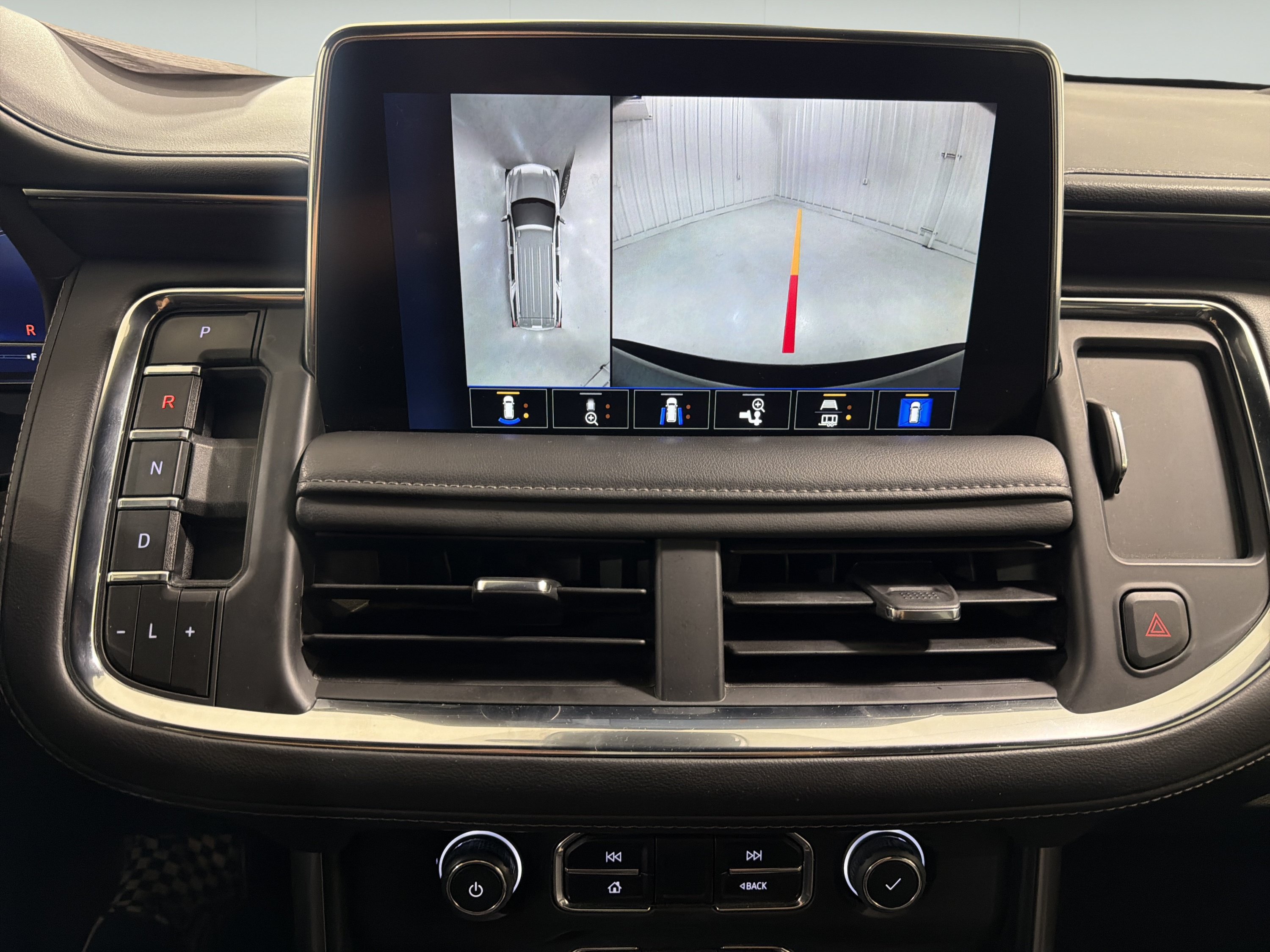 Used 2024 Chevrolet Tahoe LT w/ LT Signature Plus Package RWD image 18