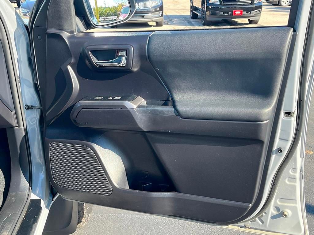 Used 2020 Toyota Tacoma TRD Off-Road image 29