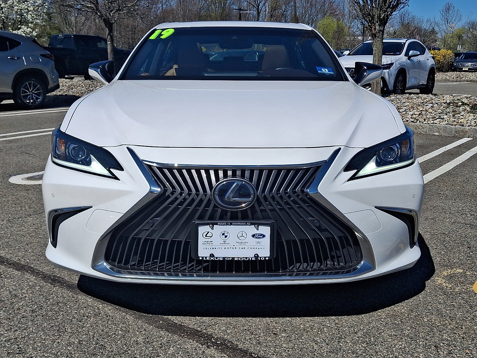 Used 2019 Lexus ES 300h w/ Luxury Package image 2
