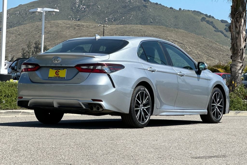Used 2021 Toyota Camry SE FWD image 3