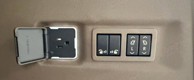 Used 2024 GMC Yukon XL Denali w/ Advanced Technology Package image 16