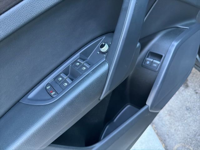 Used 2022 Audi Q5 e Premium w/ Convenience Package image 22