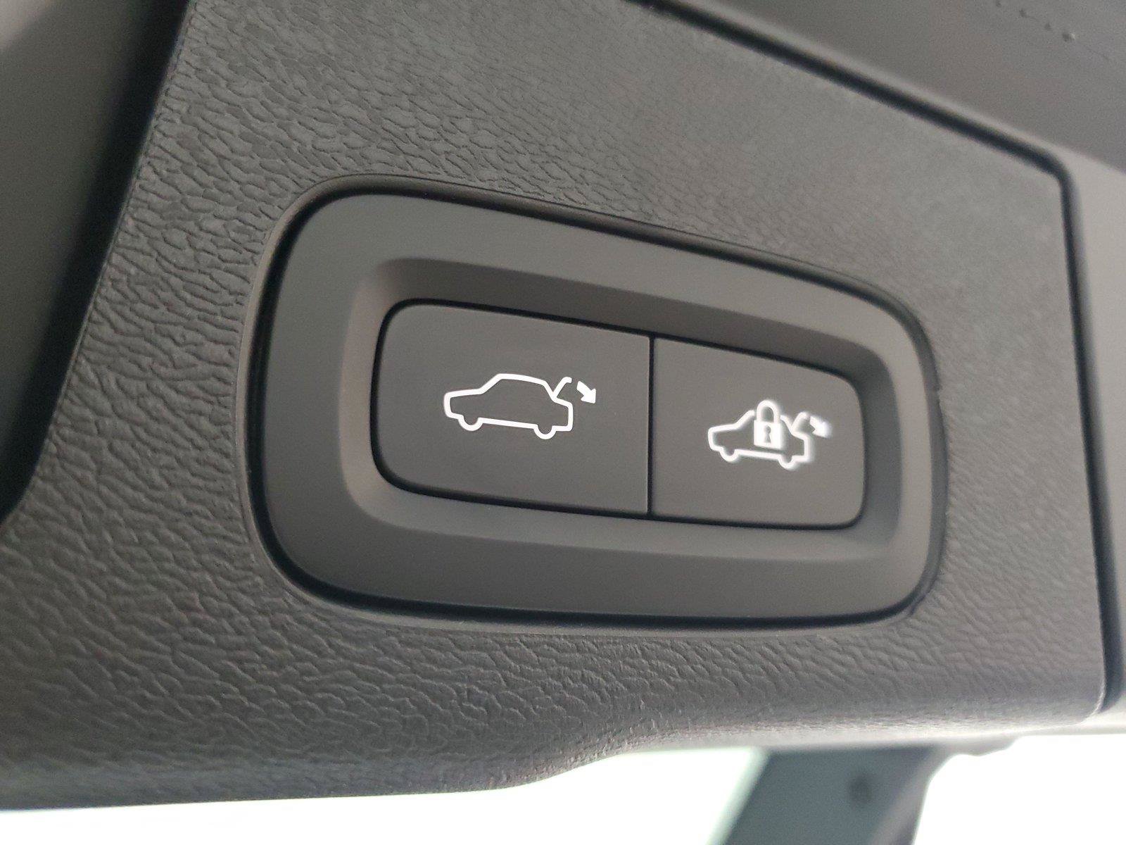 New 2027 Volvo XC60 B5 Plus AWD/4WD image 10