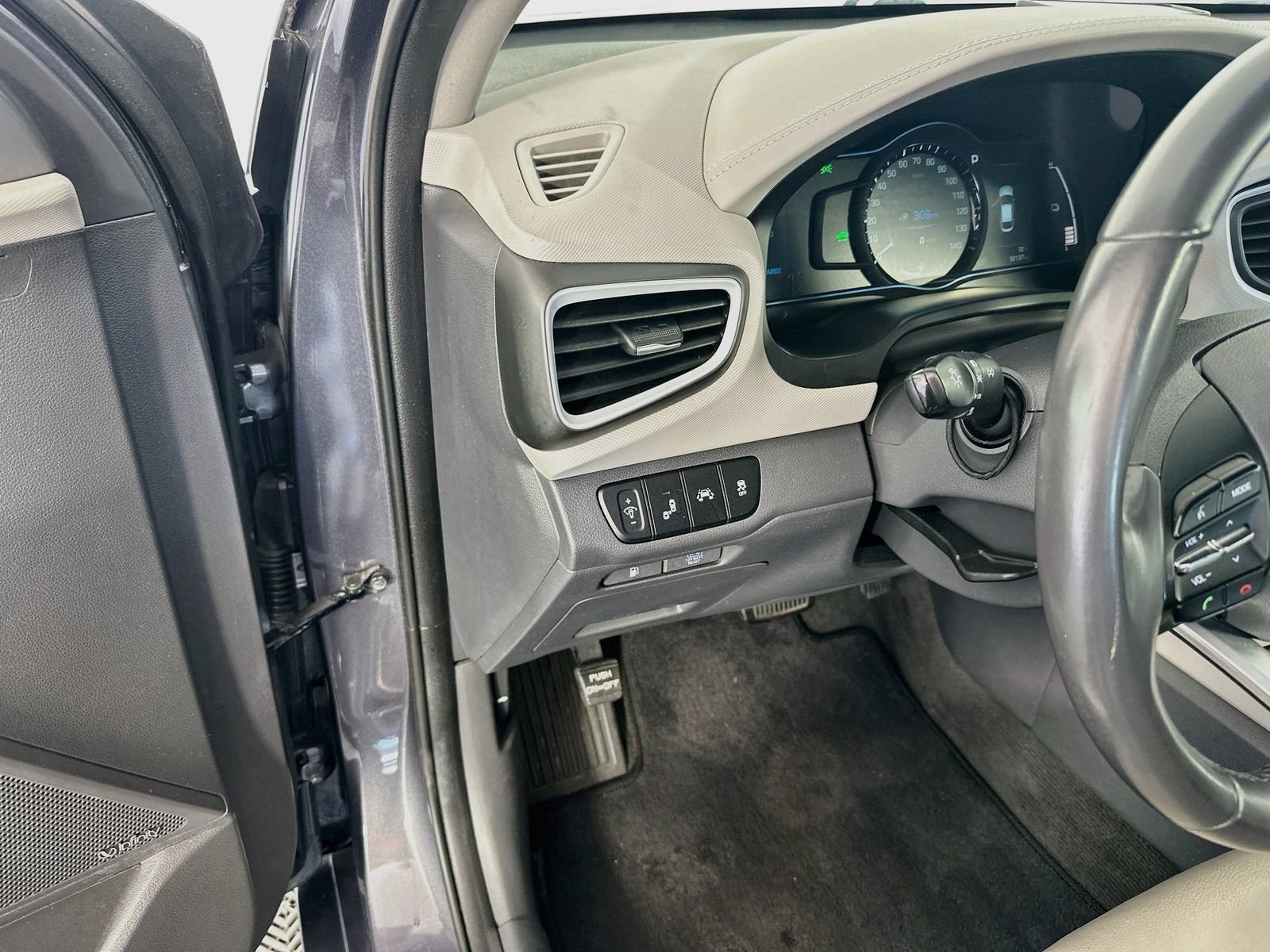 Used 2018 Hyundai Ioniq Limited w/ Limited Ultimate Package 03 FWD image 10