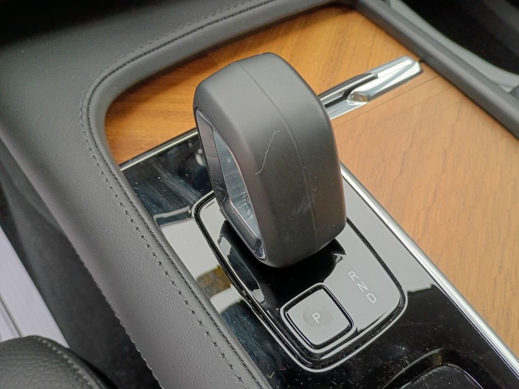 Used 2025 Volvo XC90 B6 Plus image 24