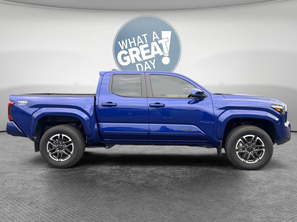 Used 2025 Toyota Tacoma TRD Sport AWD/4WD image 2