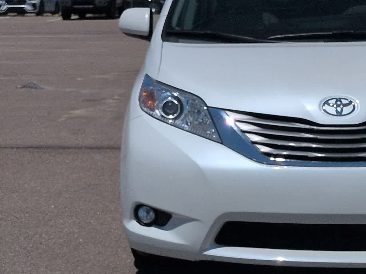 Used 2015 Toyota Sienna XLE FWD image 10