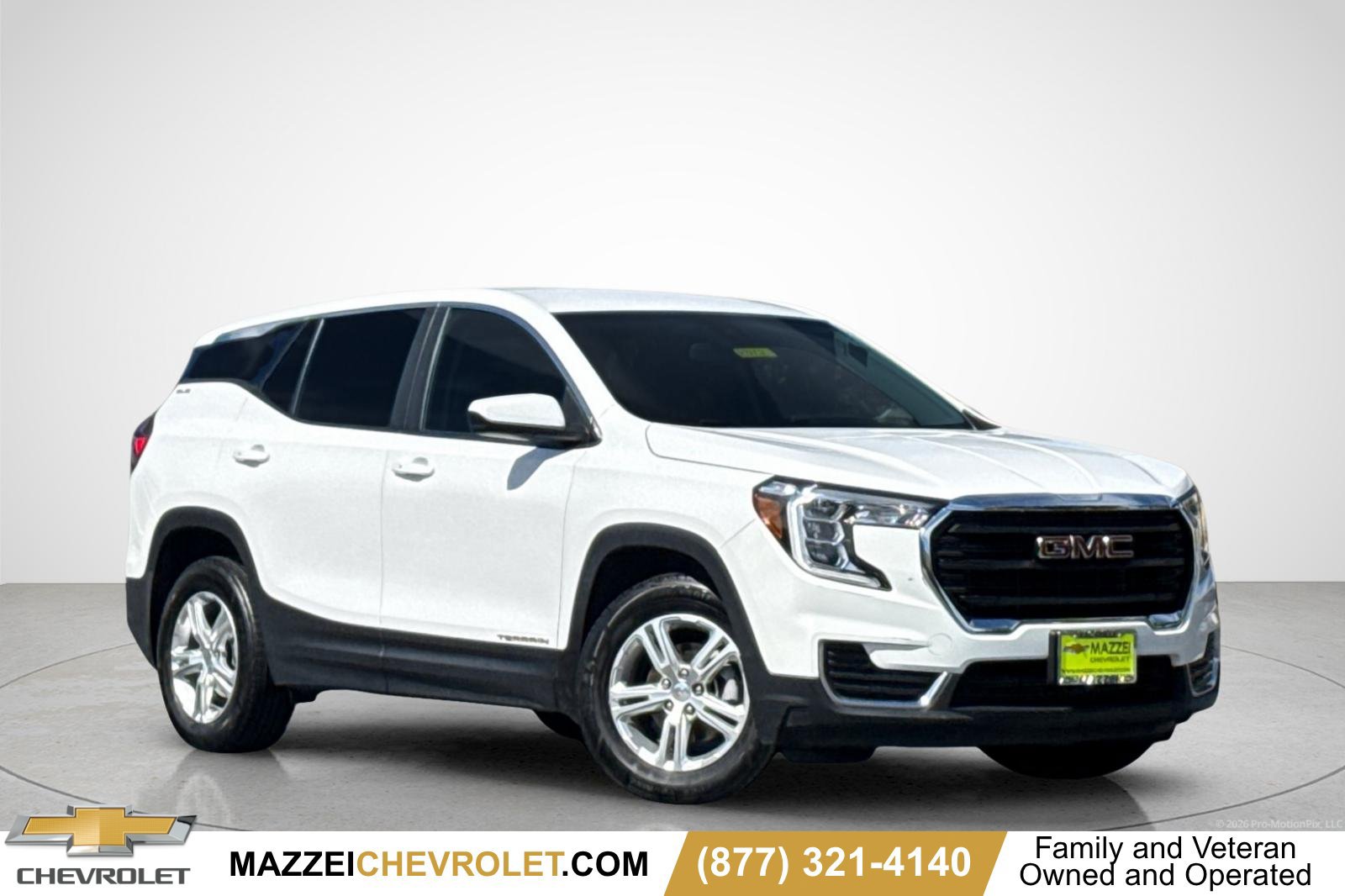 Used 2024 GMC Terrain SLE AWD/4WD image 1