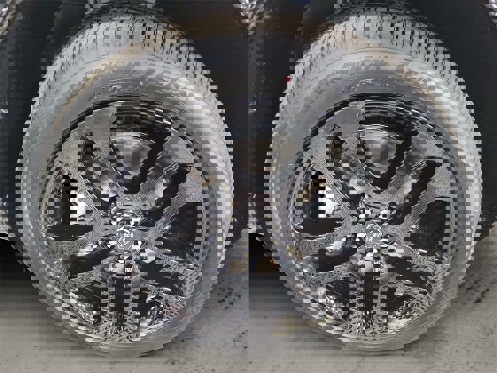 New 2025 Land Rover Discovery Sport Dynamic SE image 9