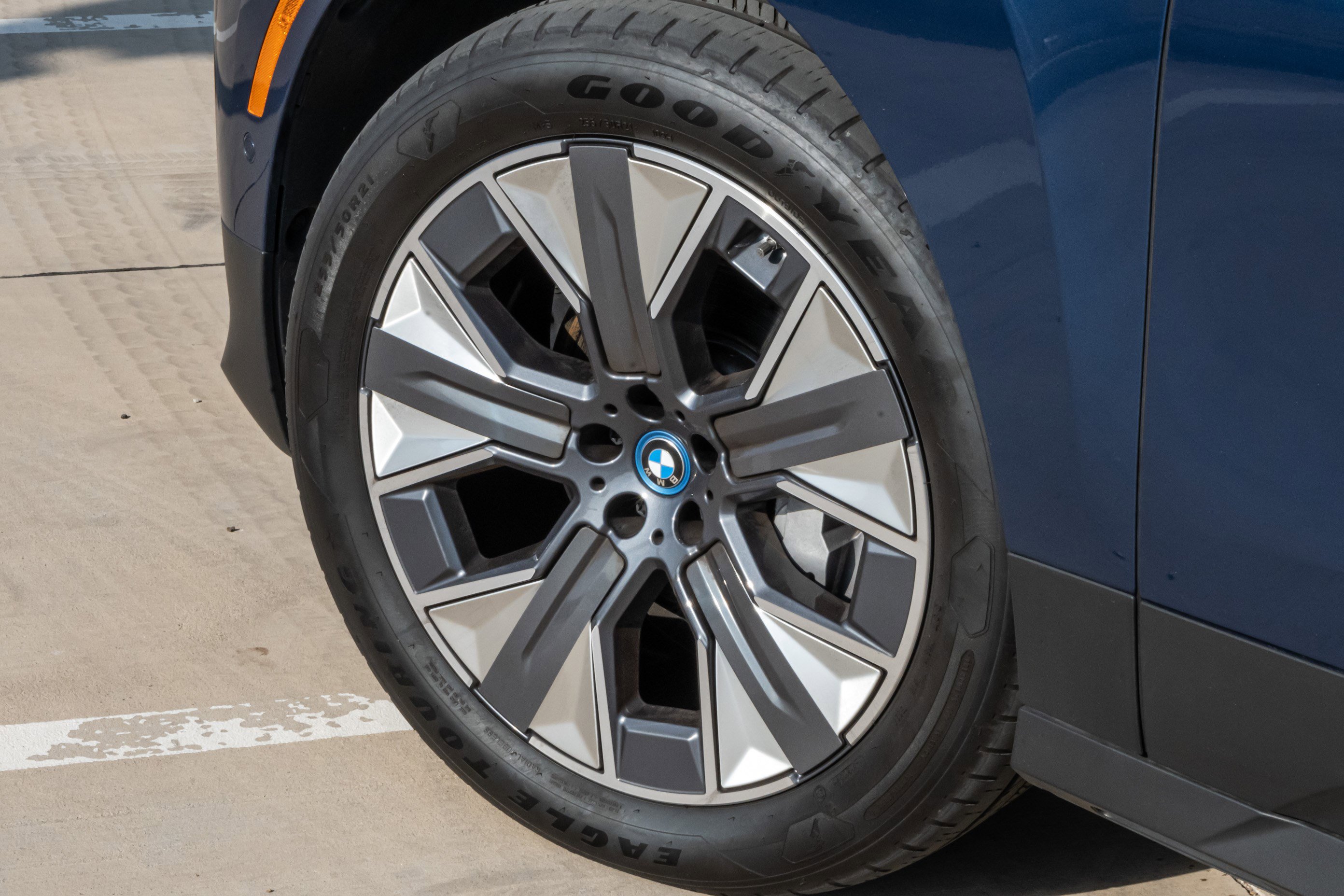 Certified 2025 BMW iX xDrive50 image 37