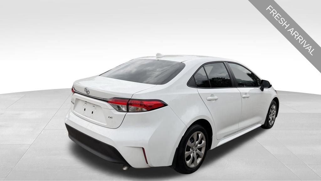 Used 2025 Toyota Corolla LE image 3