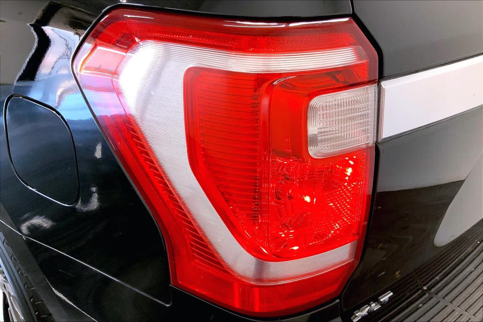 Used 2019 Ford Expedition XLT w/ Equipment Group 201A RWD image 24