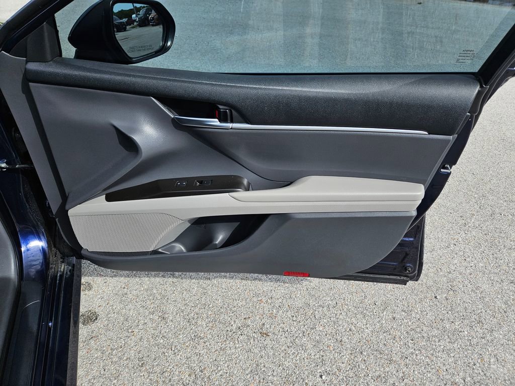 Used 2021 Toyota Camry LE FWD image 31