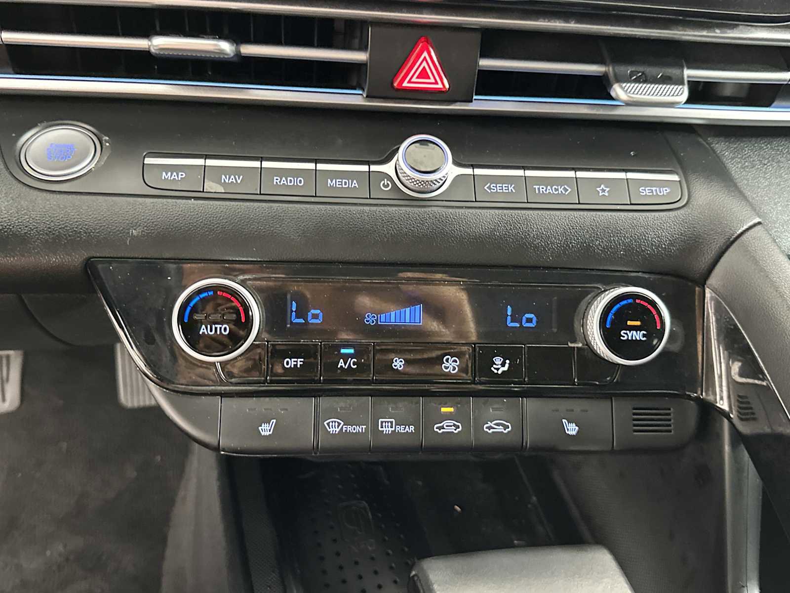 Certified 2022 Hyundai Elantra Limited image 21