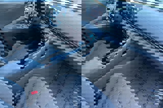 Used 2023 Hyundai Elantra SEL image 17