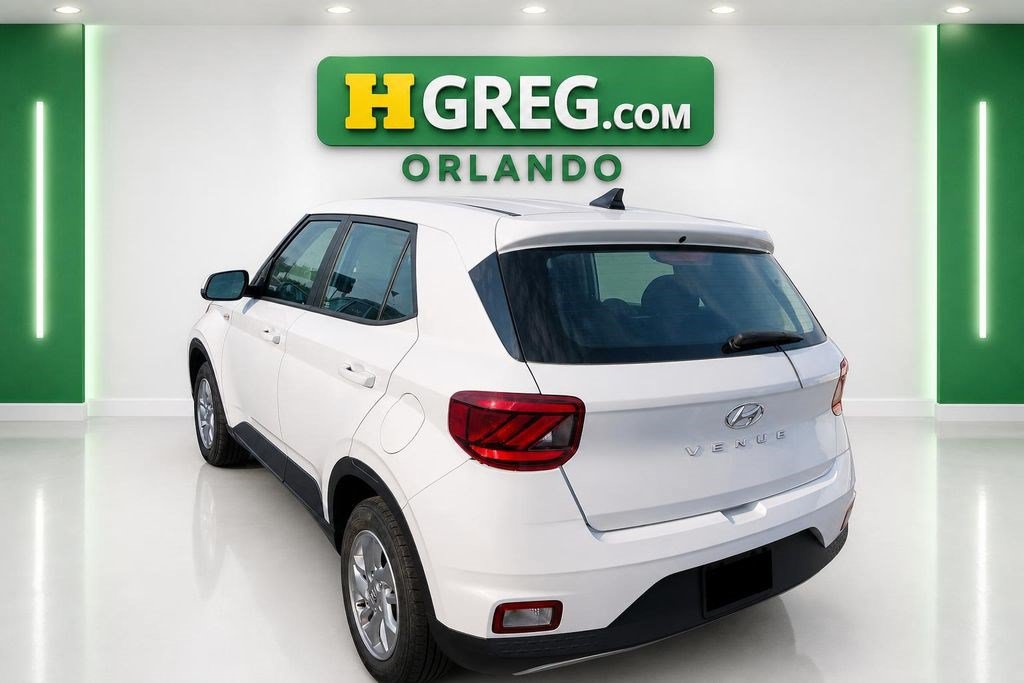 Used 2021 Hyundai Venue SE FWD image 2