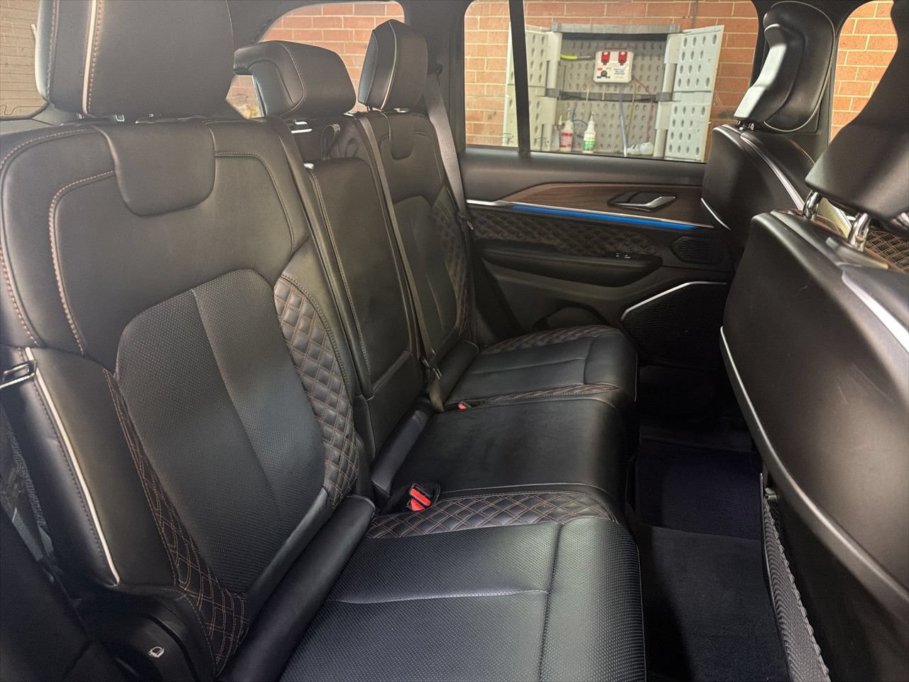 Used 2025 Jeep Grand Cherokee Summit AWD/4WD image 17