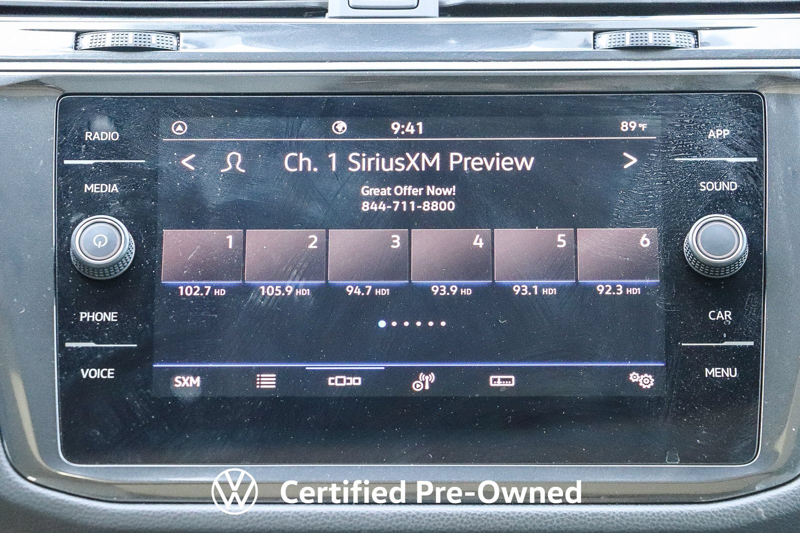 Used 2023 Volkswagen Tiguan SE w/ Panoramic Sunroof Package FWD image 16