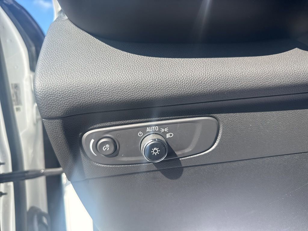 Used 2023 Buick Envision Essence image 32