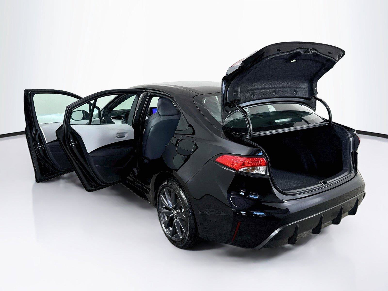 Used 2026 Toyota Corolla SE FWD image 40