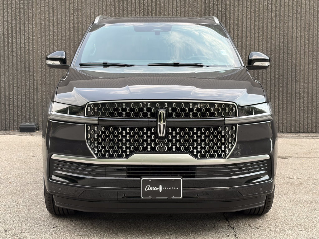 New 2027 Lincoln Navigator Reserve AWD/4WD image 3