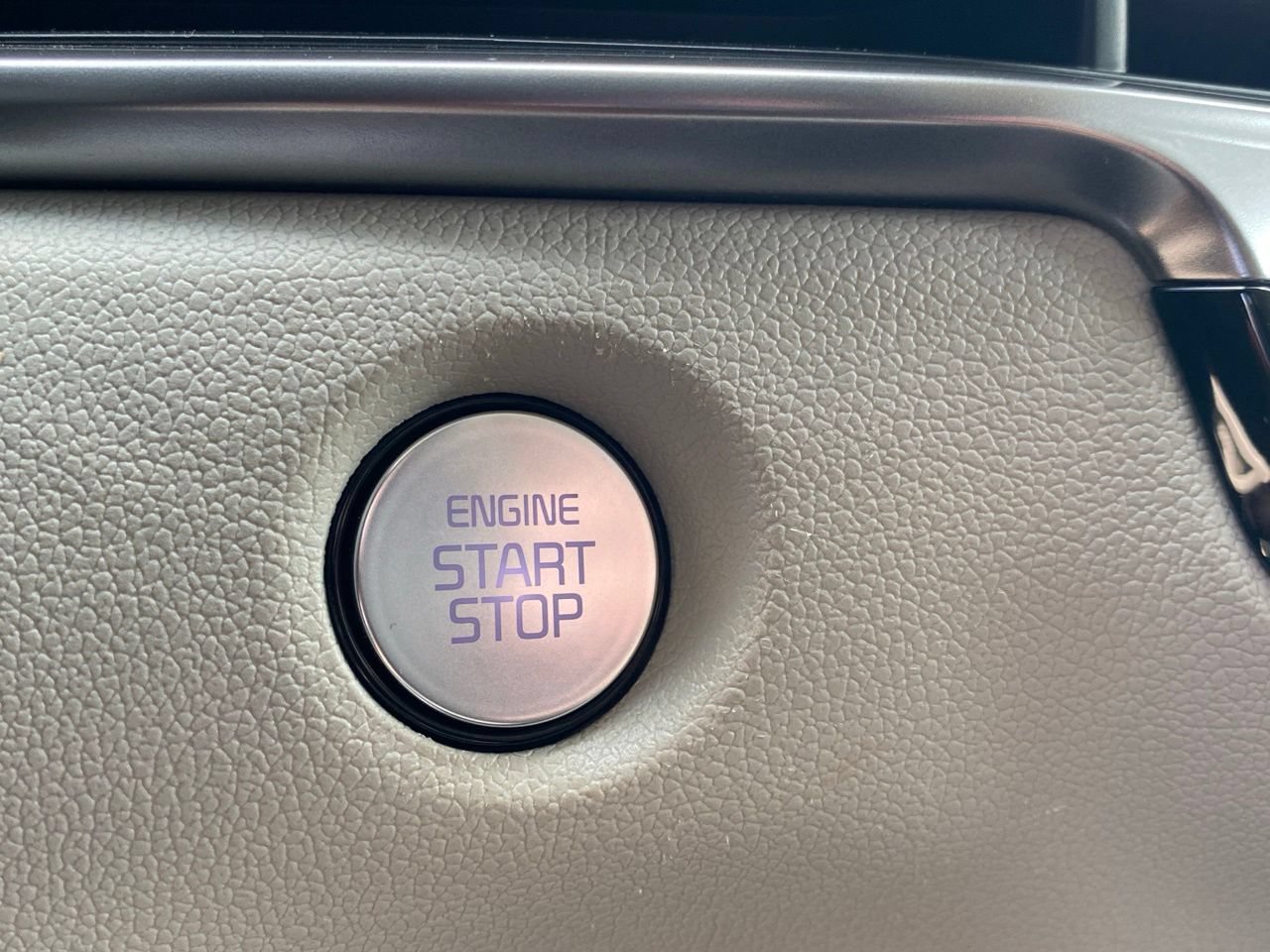Certified 2025 Kia Sorento S w/ Panoramic Sunroof Package FWD image 17