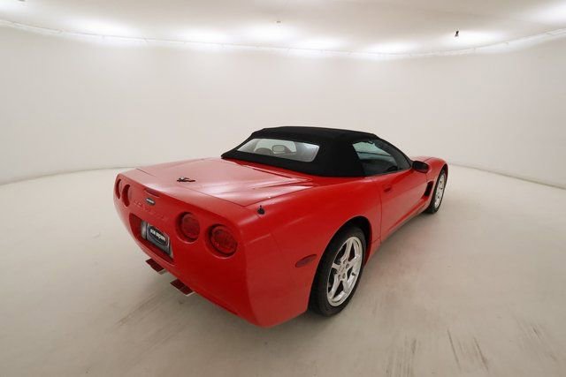 Used 2000 Chevrolet Corvette Convertible w/ Performance Handling Pkg image 3