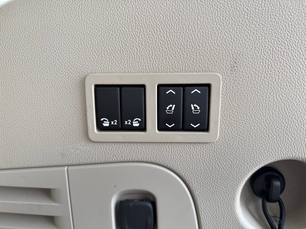 Used 2019 Cadillac Escalade Premium Luxury image 11