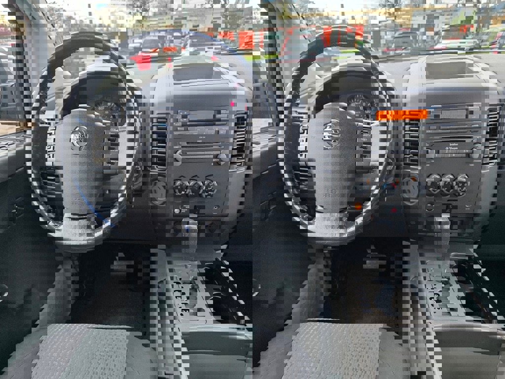 Used 2004 Nissan Titan SE image 11