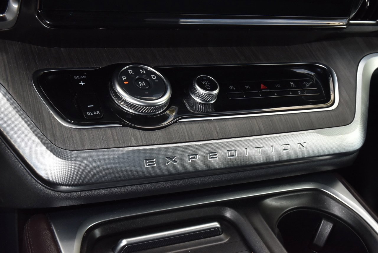 Used 2025 Ford Expedition Max Platinum w/ Platinum Ultimate Package AWD/4WD image 30